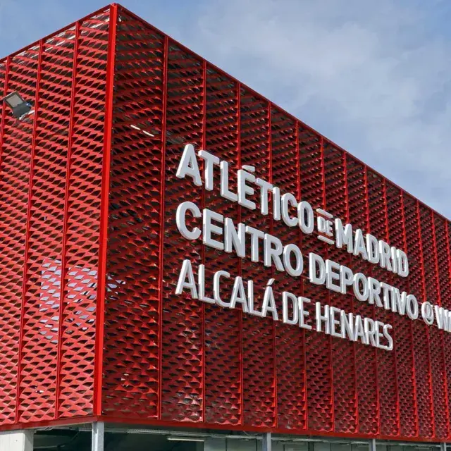 Streckmetall-Fassadenverkleidung des Centro Deportivo Atletico Madrid